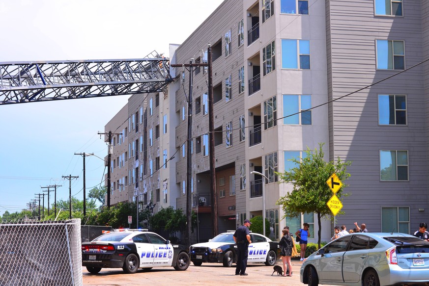 June 9, 2019: Dallas, Texas, USA: One person was killed and at least six others were injured Sunday afternoon when a construction crane attached to an apartment building fell across the street into th ...