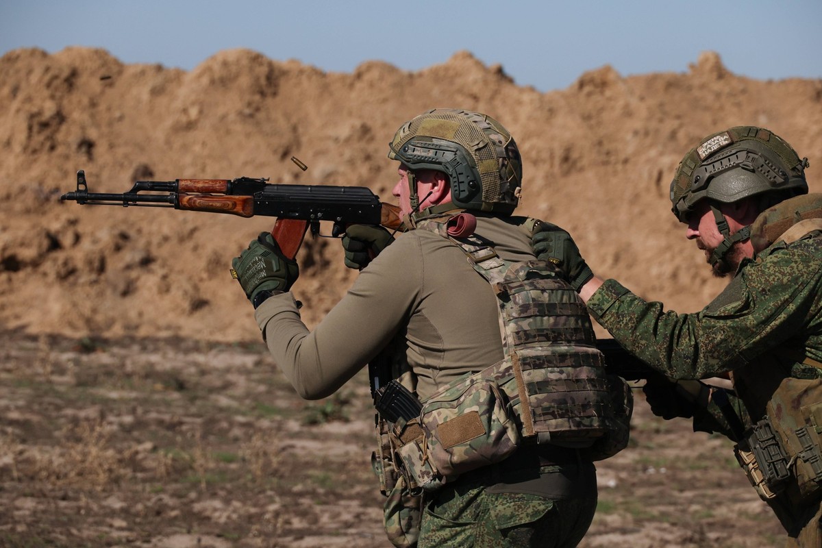 RUSSIA, ZAPOROZHYE REGION - SEPTEMBER 22, 2025: Servicemen take part in combat training held by the 429th Motor Rifle Regiment with the Dnepr Group of the Russian Armed Forces. Alexander Polegenko/TAS ...