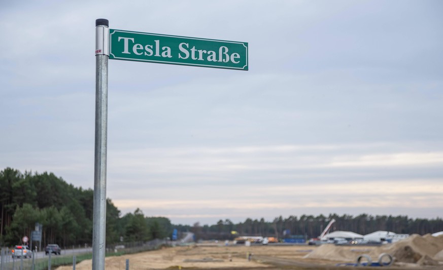 05 . 12 . 2020 , Brandenburg / Landkreis Oder - Spree : Baustelle der Tesla Gigafactory Berlin Brandenburg in Freienbrink , Ortsteil von Gr