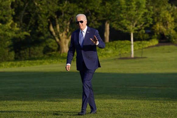 President Joe Biden walks on the South Lawn of the White House upon his return from Colorado. Featuring: President Joe Biden Where: Washington, District of Columbia, United States When: 01 Jun 2023 Cr ...