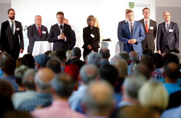 Saxony&#039;s state premier Michael Kretschmer of the Christian Democratic Union (CDU) attends a minute of silence during a meeting with residents for talks in Chemnitz, Germany, August 30, 2018. REUT ...