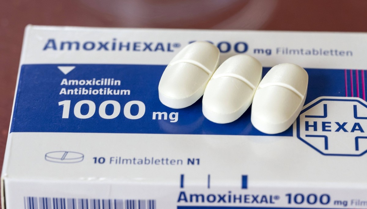 31.03.2023, Arzneimittel Antibiotika, Amoxihexal von Hexal, 1000mg Filmtabletten gegen Bakterielle Infektionen. Das Präparat ist ein Antibiotikum. Der Wirkstoff ist Amoxicillin. Dieser gehört zu einer ...