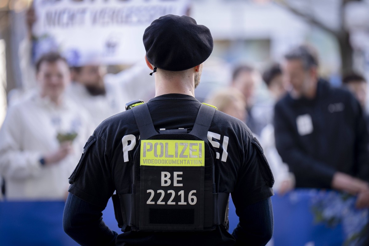 Willy-Brandt-Haus, Polizist Hauptverhandlungsgruppe, Regierungskoalition, Willy-Brandt-Haus, Polizist Berlin Berlin GER *** Willy Brandt House, Police Officer Main Negotiating Group, Government Coalit ...