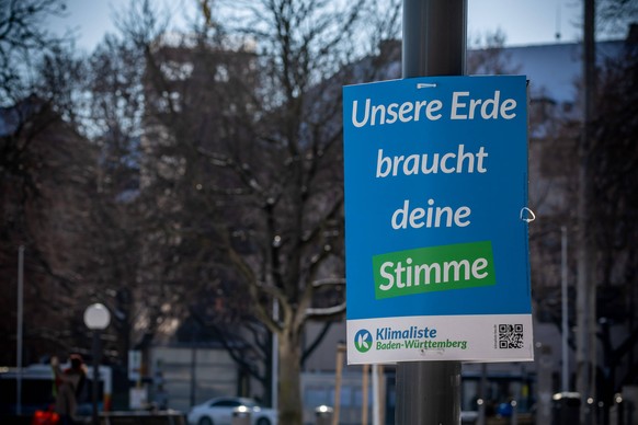 Wahlplakat der Klimaliste in der Stuttgarter Innenstadt.