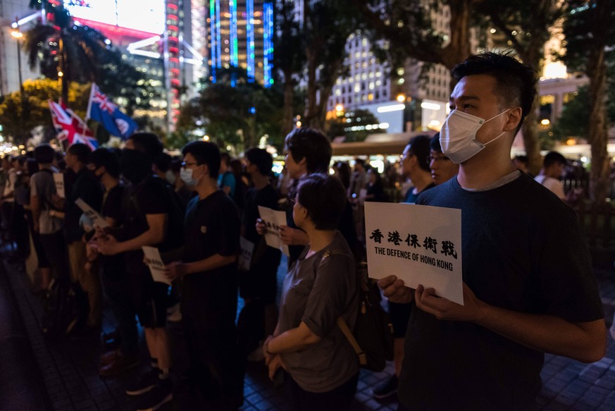 News Bilder des Tages Proteste in Hongkong August 30, 2019, Hong Kong, Hong Kong Island, China: A protester holds a placard supporting Hong Kong and the anti-extradition movement during the commemorat ...