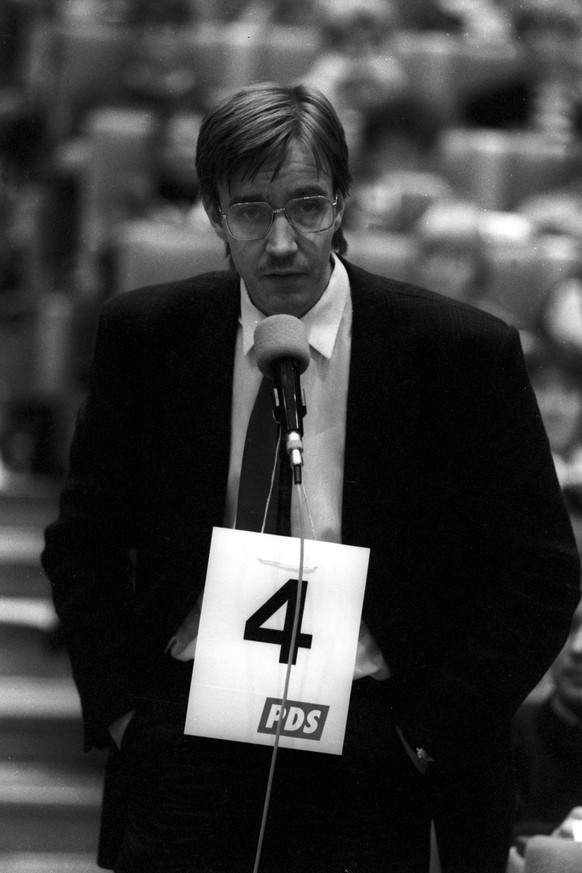 Kurz nach der Wende und mit Schnauzer: Dietmar Bartsch 1991 beim Parteitag der PDS in Berlin.