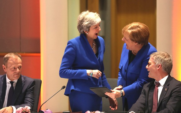Merkel und May in BrĂŒssel â beide trugen Europa-blau.