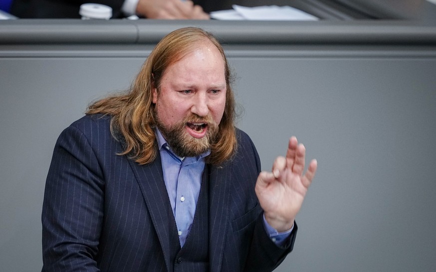 20.10.2022, Berlin: Anton Hofreiter, Bundestagsabgeordneter von Bündnis 90/Die Grünen, spricht bei der Sitzung des Bundestags nach der Regierungserklärung zum Europäischen Rat. Foto: Kay Nietfeld/dpa  ...