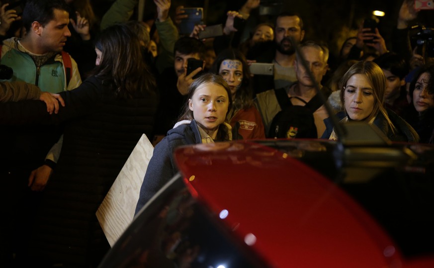 Greta Thunberg verlässt die Demo am Rande der Weltklimakonferenz in Madrid. 