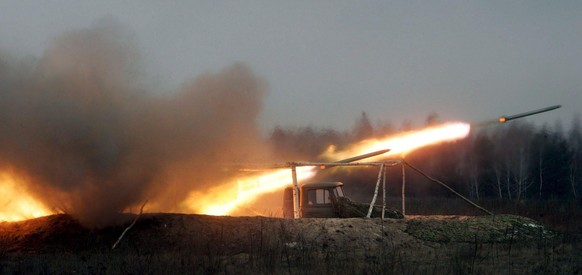 Surface-to-surface missile complex Grad fires a missiles during maneuvers on Devichki shooting range, about 85 km of capital Kiev, Friday 02 March 2007. EPA/SERGEY DOLZHENKO +++(c) dpa - Report+++