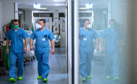 Die Belastungen sorgen auf Corona-Intensivstationen sorgen für Anspannung.