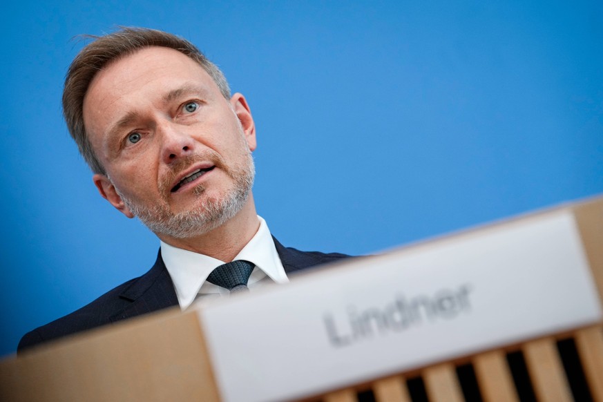 Bundespressekonferenz Regierungsentwurf fuer den Bundeshaushalt 2024 und den Finanzplan bis 2027 Christian Lindner Bundesfinanzminister im Portrait bei der Pressekonferenz zum Regierungsentwurf fuer d ...