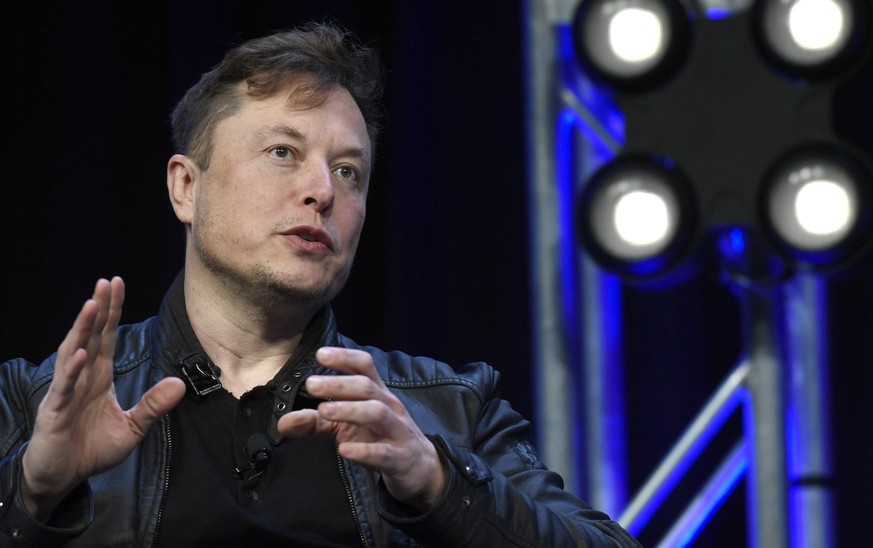 ARCHIV - 10.03.2020, USA, Washington: Elon Musk, Vorstandsvorsitzende von Tesla und SpaceX, spricht auf der Satellite Conference and Exhibition in Washington. (Zu dpa &quot;Musk greift Apple mit Tweet ...