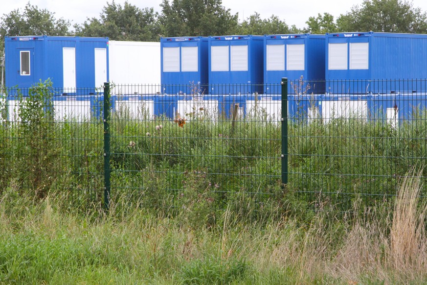 Blick am Dienstag 29.08.2023 in Upahl Landkreis Nordwestmecklenburg auf das Containerdorf für Flüchtlinge im örtlichen Gewerbegebiet. In dem Ort nahe der Stadt Grevesmühlen gibt es seit Beginn des Jah ...