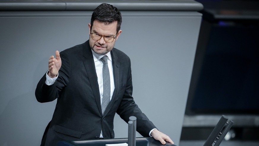 14.12.2022, Berlin: Marco Buschmann (FDP), Bundesminister der Justiz, spricht im Bundestag in der aktuellen Stunde zur Bedrohung durch Netzwerke von Reichsbürgern und Rechtsextremisten. Foto: Kay Niet ...