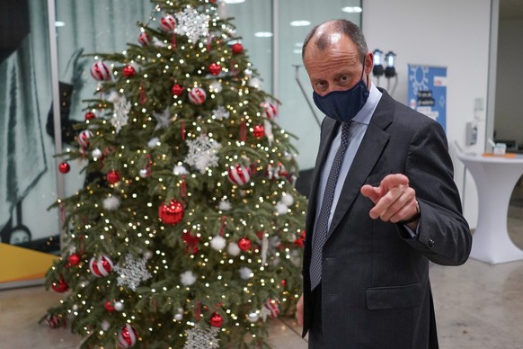 dpatopbilder - 18.12.2020, Berlin: Friedrich Merz (CDU) kommt zum �CDU Live�-Format ins Konrad-Adenauer-Haus, wo er sich eine Stunde lang den Fragen von CDU-Mitgliedern stellt. Foto: J�rg Carstensen/d ...