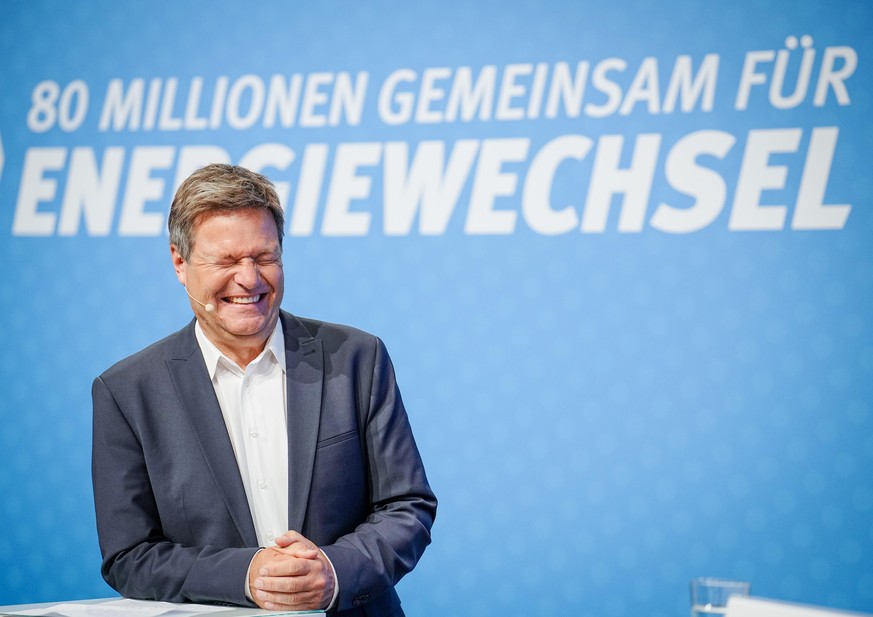 Robert Habeck (Bündnis 90/Die Grünen), Bundesminister für Wirtschaft und Klimaschutz, stellt auf einer Pressekonferenz die Kampagne „80 Millionen gemeinsam für Energiewechsel“ vor. Die Kampagne wurde  ...