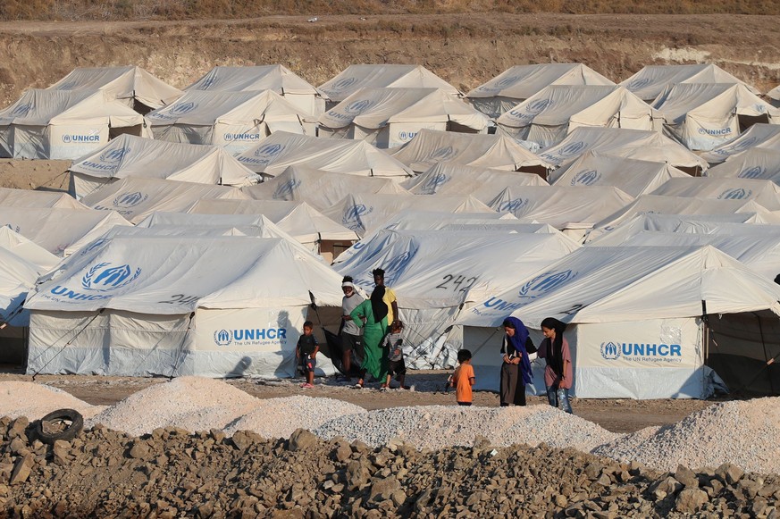 Refugees from the destroyed camp of Moria are seen at the new temporary camp, on the island of Lesbos, Greece, September 13, 2020. REUTERS/Alkis Konstantinidis