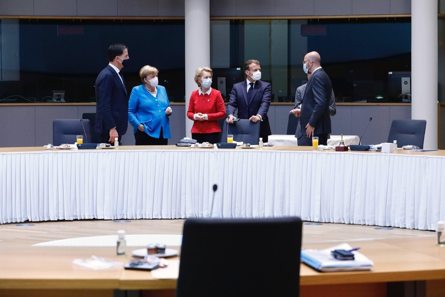 Brüssel, EU-Sondergipfel 200718 -- BRUSSELS, July 18, 2020 Xinhua -- Dutch Prime Minister Mark Rutte, German Chancellor Angela Merkel, European Commission President Ursula von der Leyen, French Presid ...