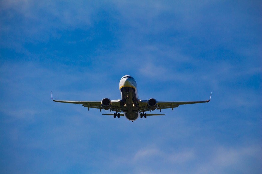 RyanAir approaching runway 36 at Riga international airport