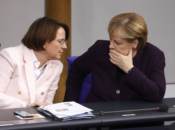Widmann-Mauz im Gespräch mit Angela Merkel.