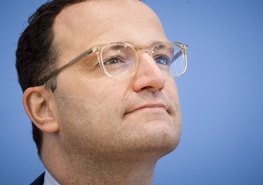 Bundesgesundheitsminister Jens Spahn, CDU aufgenommen im Rahmen einer Pressekonferenz zur Aktuelle Corona-Lage in Deutschland in der Bundespressekonferenz in Berlin. 01.06.2021. Berlin Deutschland *** ...