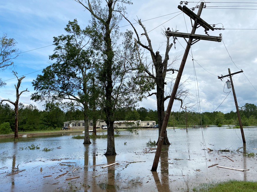 A view of damaged power lines after Hurricane Laura passed through Starks, Louisiana, U.S. August 27, 2020. REUTERS/Ernest Scheyder