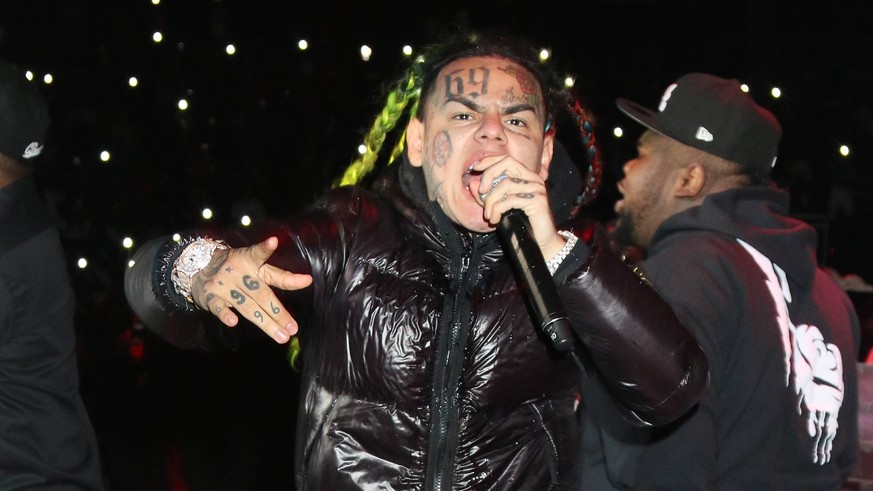 NEWARK, NJ - OCTOBER 28: Tekashi 6ix9ine at Power 105.1 s Powerhouse 2018 at Prudential Center on October 28, 2018 in Newark, New Jersey. PUBLICATIONxINxGERxSUIxAUTxONLY Copyright: xWalikxGoshornx