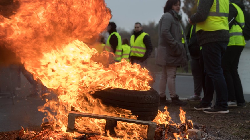 November 17, 2018 - Nantes, France - Thousands of citizens of Loire-Atlantique in Nantes, France, on 17 November 2018 answered the call of the yellow vests launched on the networks to protest against  ...