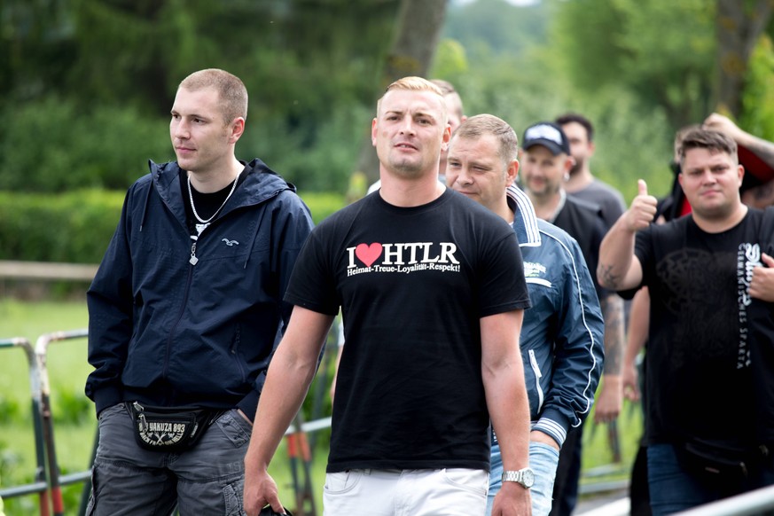 Teilnehmer des Rechtsrock-Festivals in Themar im Juli 2017.