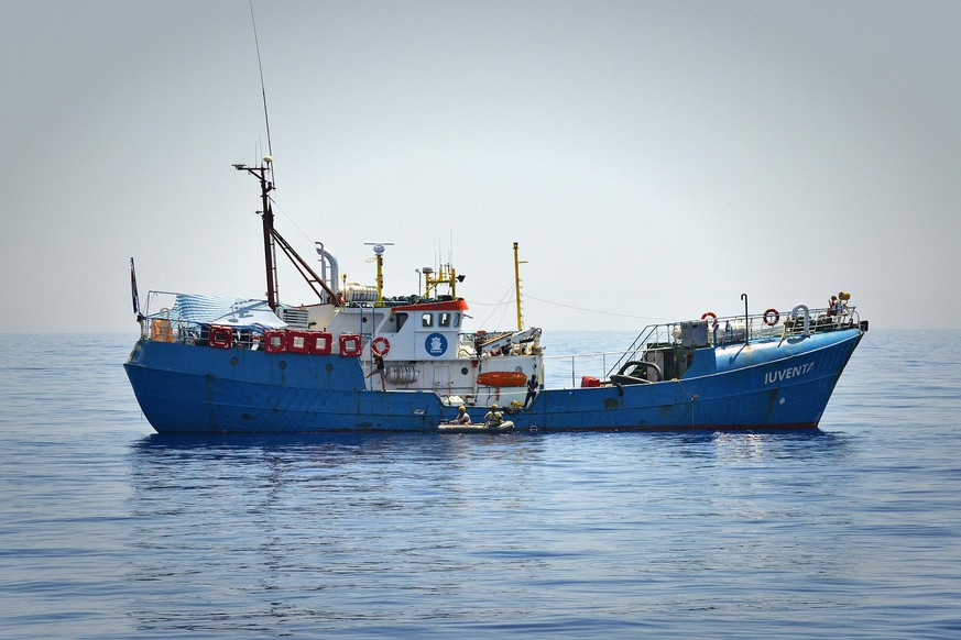 Das Rettungsschiff "Iuventa" ist seit einigen Jahren festgelegt. Seine Crew steht wegen "Verdacht der Beihilfe zur illegalen Migration" vor Gericht.