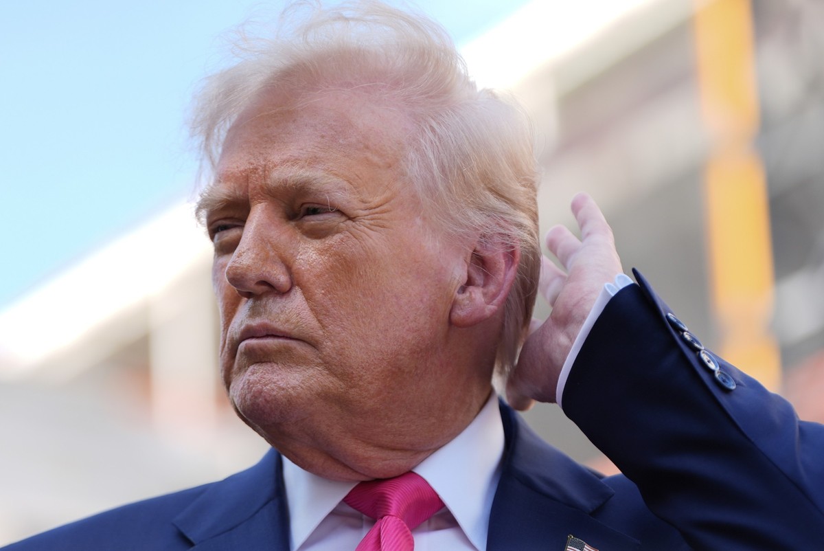 dpatopbilder - 24.07.2025, USA, Washington: US-Präsident Donald Trump besucht die Federal Reserve in Washington. Foto: Julia Demaree Nikhinson/AP/dpa +++ dpa-Bildfunk +++