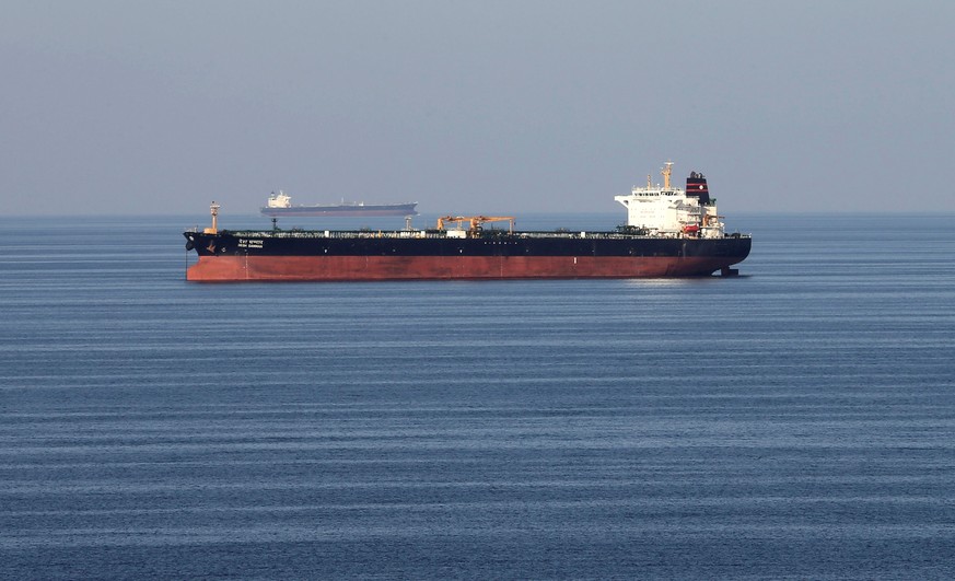 FILE PHOTO: Oil tankers pass through the Strait of Hormuz, December 21, 2018. REUTERS/Hamad I Mohammed/File Photo