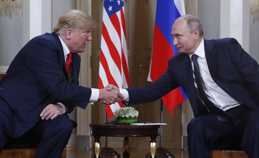 US-Präsident Donald Trump (l.) und Wladimir Putin bei einem Treffen in Helsinki.  