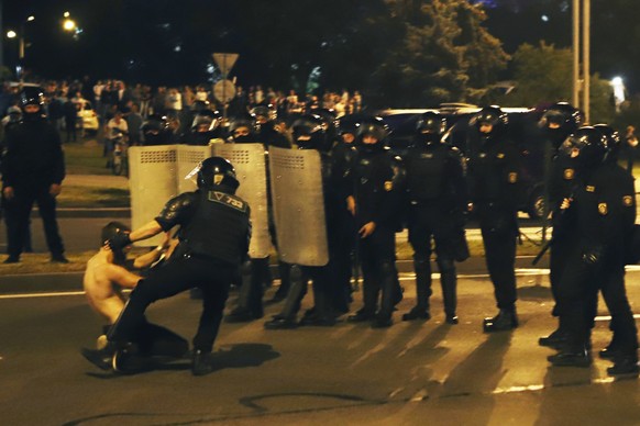 Die Polizei ging mit Gewalt gegen Demonstranten wie hier in Minsk vor.