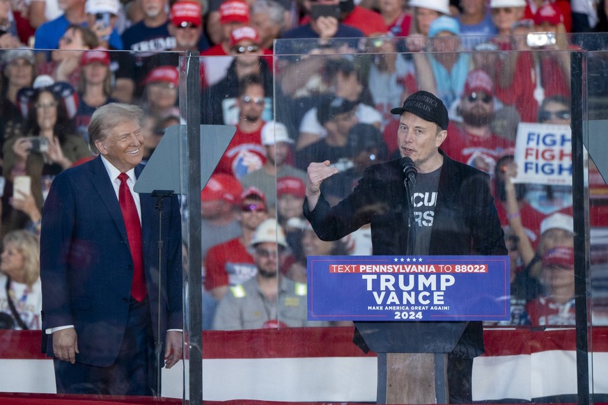 News Themen der Woche KW40 News Bilder des Tages News: Donald Trump Butler PA Oct 5, 2024 Butler, PA, USA Elon Musk joins former President Donald Trump on stage as Trump speaks at a campaign rally in  ...