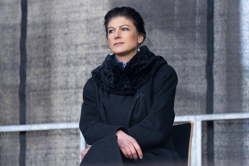 Aufstand für Frieden, Sahra Wagenknecht Aufstand für Frieden, Kundgebung am Brandenburger Tor in Berlin. Berlin Berlin GER *** Uprising for Peace, Sahra Wagenknecht Uprising for Peace, rally at Brande ...