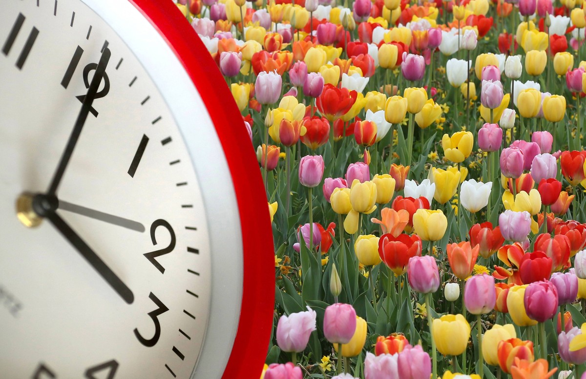 Zeitumstellung von Winterzeit auf Sommerzeit. , Am 31.03.2019 werden die Uhren auf Sommerzeit umgestellt. , Foto / Fotomontage: PICTURE POINT / Roger Petzsche , *** Time change from winter time to sum ...