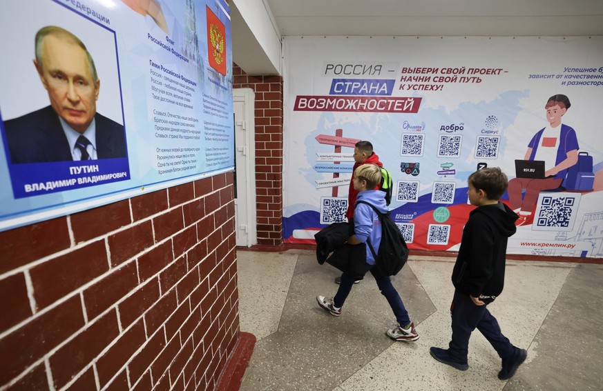 RUSSIA, ZAPOROZHYE REGION - DECEMBER 18, 2023: Kids in a hall at school No 4 in the town of Pologi. The school has 440 students who come from nearby settlements the school has theatre and sports clubs ...