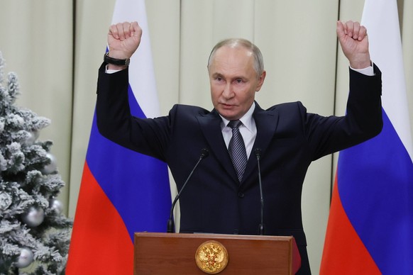 News Themen der Woche KW52 News Bilder des Tages RUSSIA, LENINGRAD REGION - DECEMBER 26, 2024: Russia s President Vladimir Putin gives a press conference following a meeting of the Supreme Eurasian Ec ...