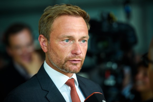 14.06.2018, Berlin: Christian Lindner, Fraktionsvorsitzender der FDP im Bundestag, spricht nach einer Sitzung seiner Fraktion mit Journalisten. Foto: Gregor Fischer/dpa +++ dpa-Bildfunk +++