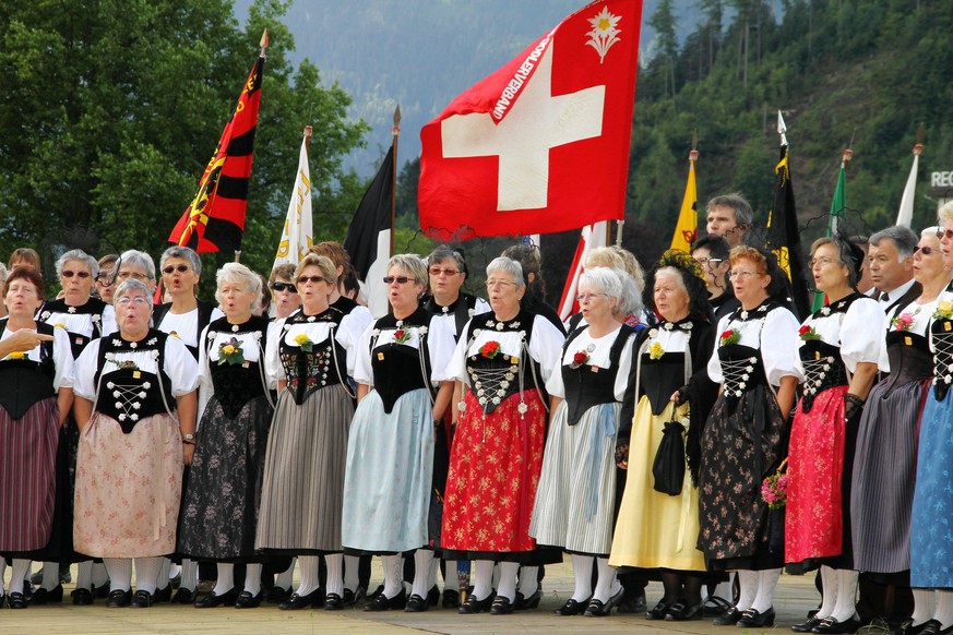 In der Schweiz nahmen laut Behörden Ende September rund 600 Menschen an einem Jodel-Konzert teil. Sie waren aufgerufen, Abstand zu halten; das Tragen einer Schutzmaske war jedoch nicht vorgeschrieben.