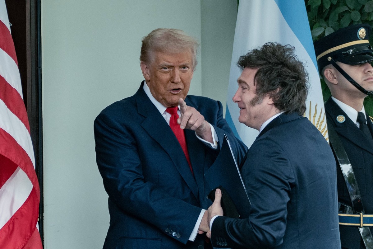 October 14, 2025, Washington, Dc, United States: President DONALD TRUMP welcomes the President of Argentina JAVIER MILEI To the White House. The two leaders will discuss trade and a recent 0 billion b ...