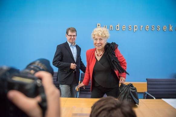 Politik SPD Parteivorsitz Gesine Schwan und Ralf Stegner Die SPD-Mitglieder Gesine Schwan, Politikwissenschaftlerin (rechts im Bild) und Ralf Stegner, Vorsitzender der SPD-Fraktion im Schleswig-Holste ...