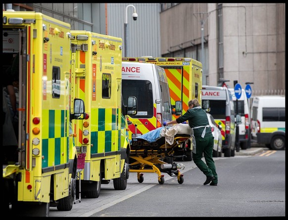 . 06/01/2022. London, United Kingdom. 24 Nhs Trusts Declare A Critical Incident. Ambulances queue at the London Hospital in Whitechapel as more than one in six NHS trusts across England have declared  ...