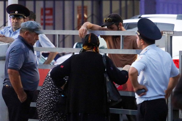 MAKHACHKALA, REPUBLIC OF DAGESTAN, RUSSIA SEPTEMBER 22, 2022: People send off a mobilised man at a republican recruitment centre. On September 21, Russia s President VladimirPutin signed a decree on a ...