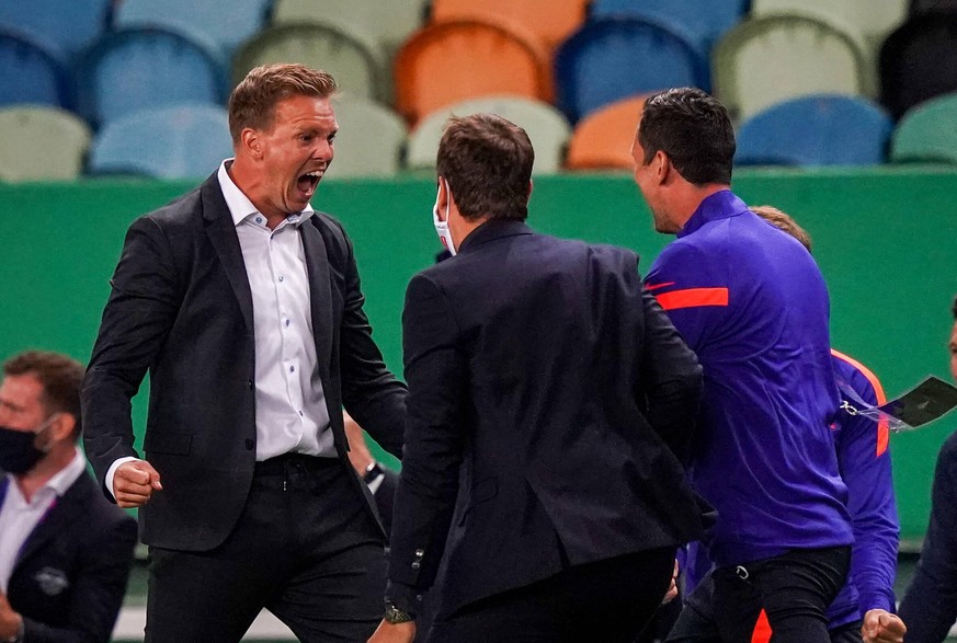 RB LEIPZIG - ATLETICO MADRID, Football UEFA Champions League Lisbon, Portugal, 13th August 2020, Schlussjubel: Trainer Julian Nagelsmann RBL mit Team in the quarterfinal UEFA Champions League match fi ...