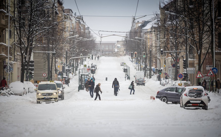 Tief Tristan bringt Schneechaos in Teilen Deutschlands, Wetter, Feature, Schnee, Blizzard, Kälte, Wintereinbruch, Winter, Nachrichten, Aktuelles, Nachrichten, Halle Saale, Sachsen-Anhalt, Kalt, Chaos, ...