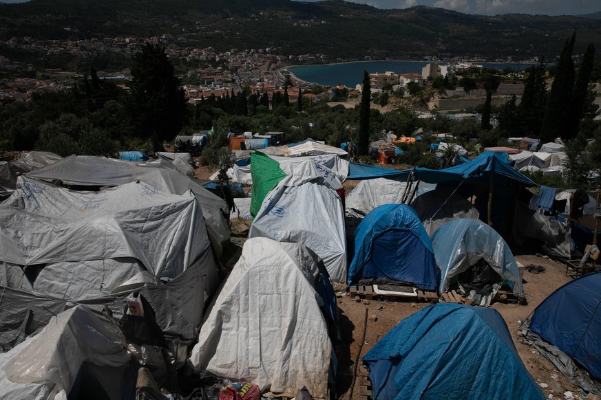 Ein Blick auf das Flüchtlingslager Vathy auf Samos in Griechenland.