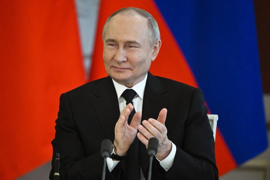 Russia Bahrain 8690397 23.05.2024 Russian President Vladimir Putin attends a signing ceremony during Russian-Bahraini negotiations at the Kremlin in Moscow, Russia. Sergey Guneev / Sputnik Moscow Russ ...